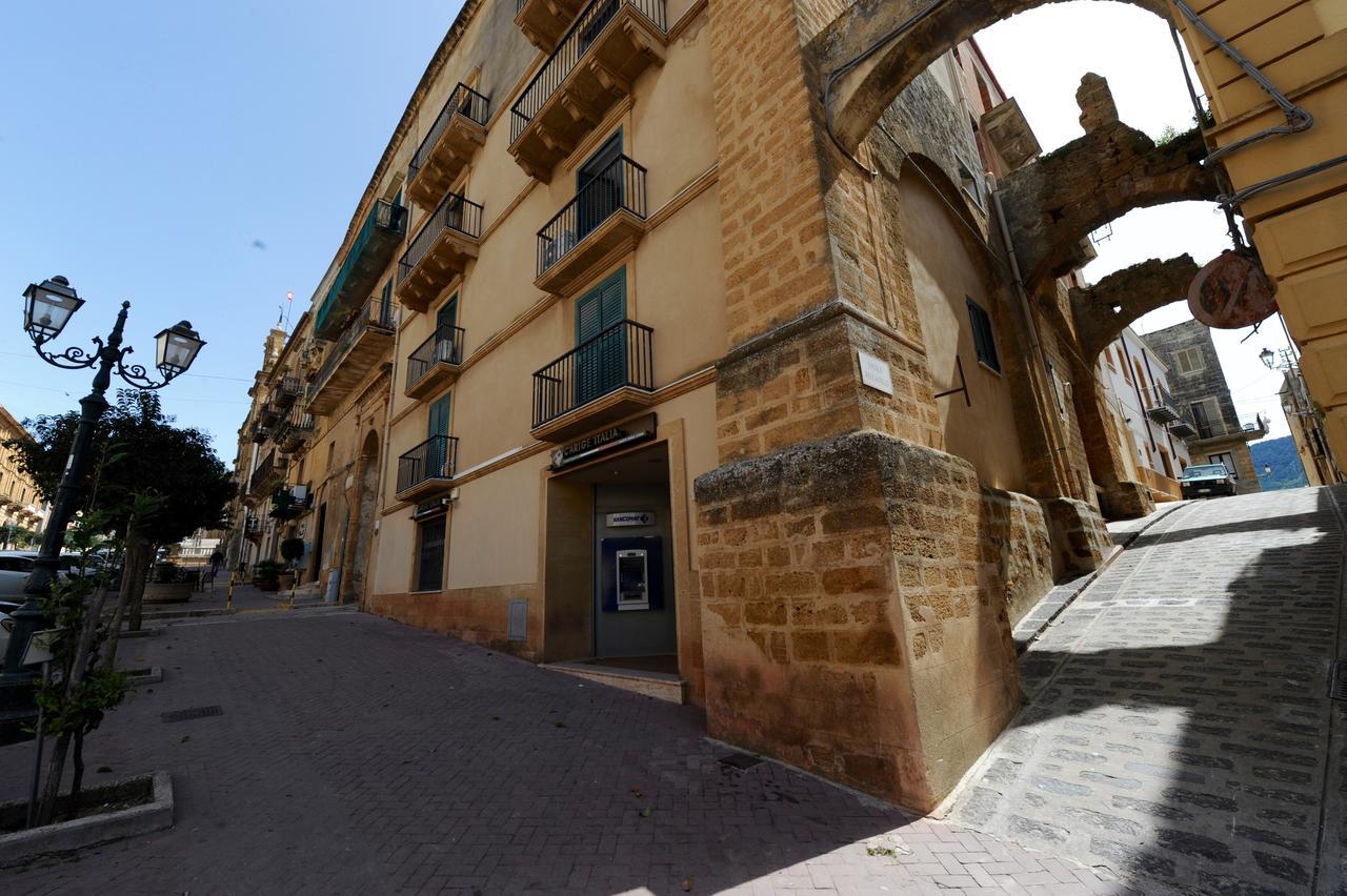 Il Cortile Del Marchese Beccadelli Bed & Breakfast Sambuca di Sicilia Bagian luar foto
