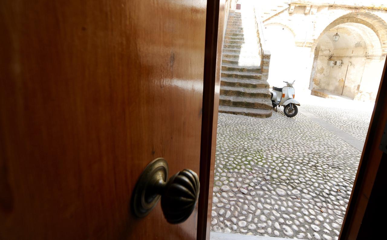 Il Cortile Del Marchese Beccadelli Bed & Breakfast Sambuca di Sicilia Bagian luar foto